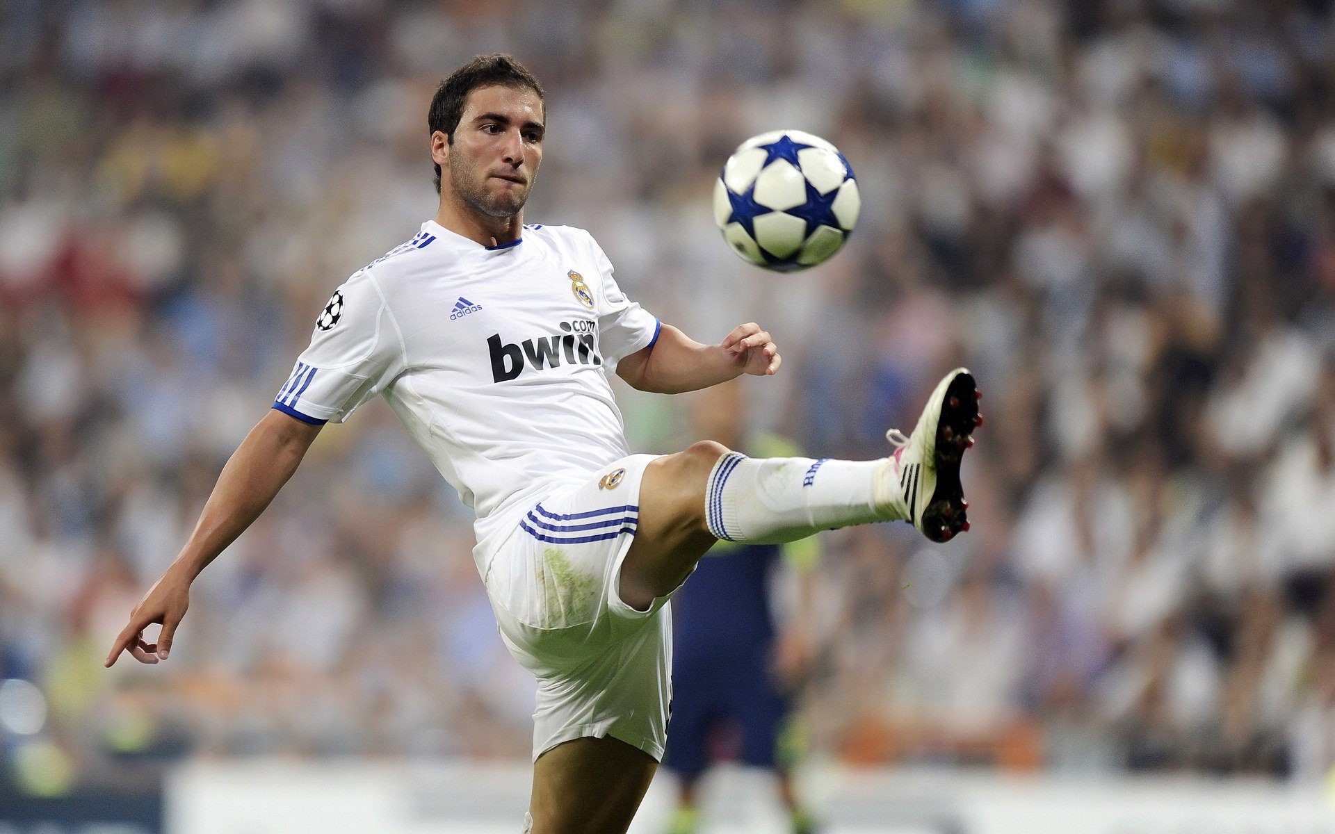 瑞·弗兰：他凭借出色的防守反应和敏锐的进攻嗅觉，总能在关键时刻做出决定性贡献